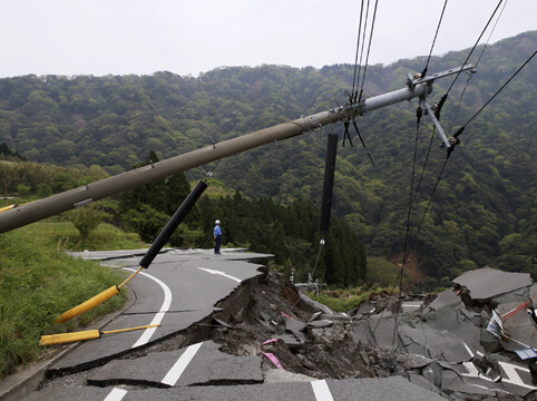 Rapidly-Deployable Broadband Wireless Communication Networks for Disaster and Emergency Response